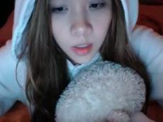 Hottie Asian girl masturbates on Livejasmin
