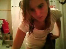Amateur teen masturbates in bathroom