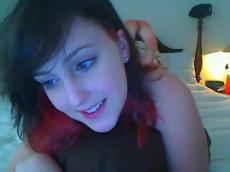 Nerdy girl dildoing pussy on Myfreecams