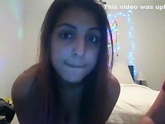 lillycruz teen posing on Chaturbate